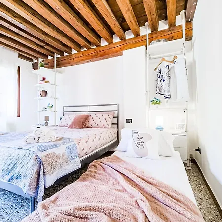 Gondolier's - Sweet Life Venezia